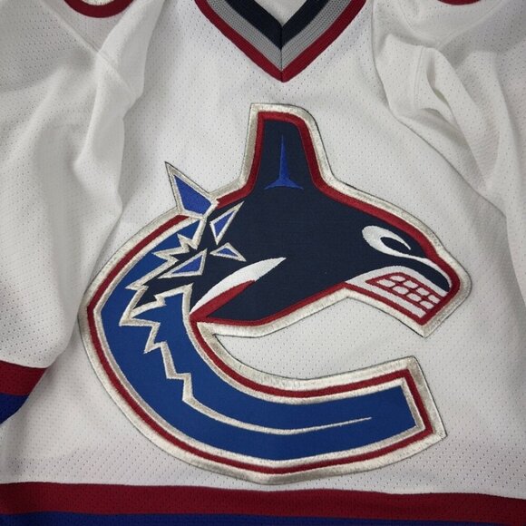 CCM Vintage Vancouver Canucks Hockey Jersey Youth Size S - Picture 3 of 15